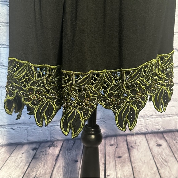 Urban Mango XL Green & Black Embroidered & Beaded Top - Picture 4 of 7